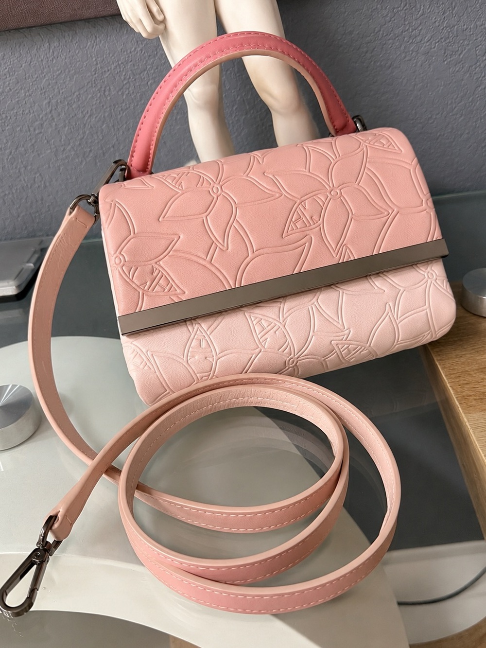 Classic Pink Embossed Top-Handle Bag Carolina Herrera/ Cross Body